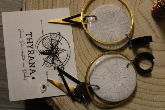 Thyrana  Schmuck